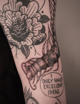 Cover-Up Tattoo mit Tausendfüßler von Isa